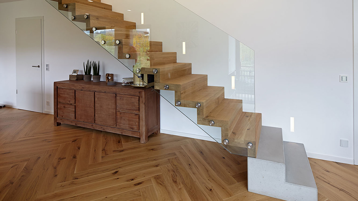 HEGERS - Ihre Treppe: Markante Faltwerktreppe mit Eichenholz und
